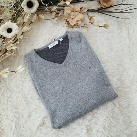Calvin Klein 100% Italian Merino V-neck Sweater